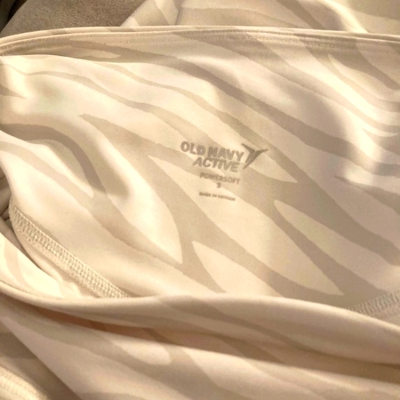 NWOT Old Navy Powersoft Active Leggings pale gray & white - Small - Picture 4 of 4